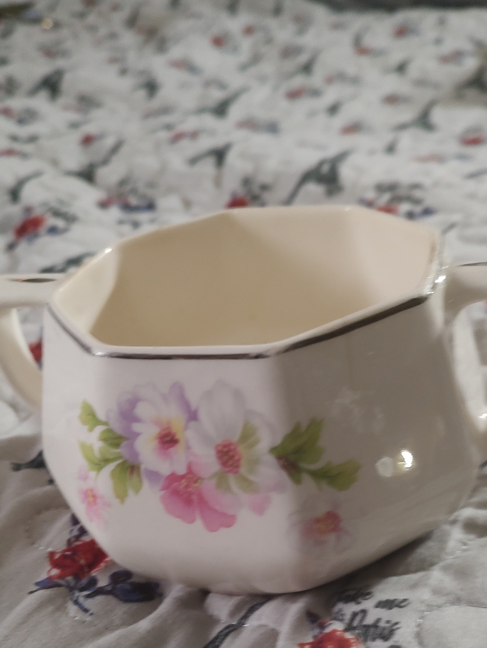 🌺  Bowl with Pink and White Flowers
